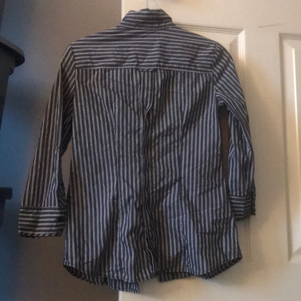 Button down - Picture 3 of 3
